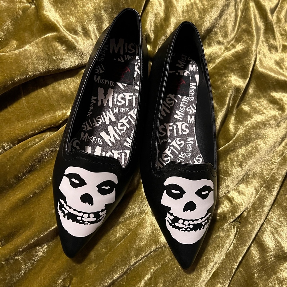RARE MISFITS pointed toe ballet shoe